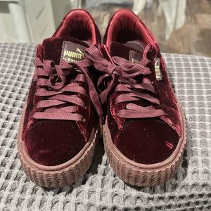 CREEPER VELVET RIHANNA FENTY PUMA SNEAKETS. SIZE 8 wn’s